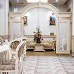 Хотел Maxi Park &